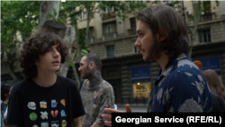 ჯინო ჯიქური (მარჯვნივ)