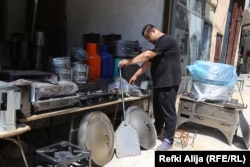 Kerim Pervizaj kaže da će verovatno morati da ode u zapadne zemlje radi boljeg života.