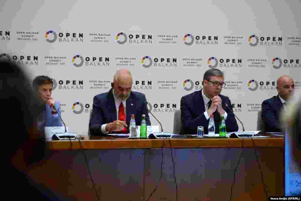 "Bez obzira što neki nisu i dalje deo Otvorenog Balkana, nadam se da ćemo razvijati najuspešniju moguću saradnju", rekao je predsednik Srbije Aleksandar Vučić na Samitu.