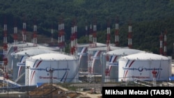 Rezervoari na naftnom terminalu Šeskaris, Novorosijsk, Rusija, 20. avgust 2015.