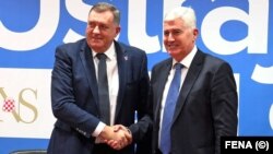 Milorad Dodik i Dragan Čović politički su tijesno sarađivali i imali jednake stavove o brojnim pitanjima. Dodik kao gost na skupu Hrvatskog narodnog sabora koji okuplja hrvatske nacionalne stranke u BiH, Mostar, novembar 2022. 