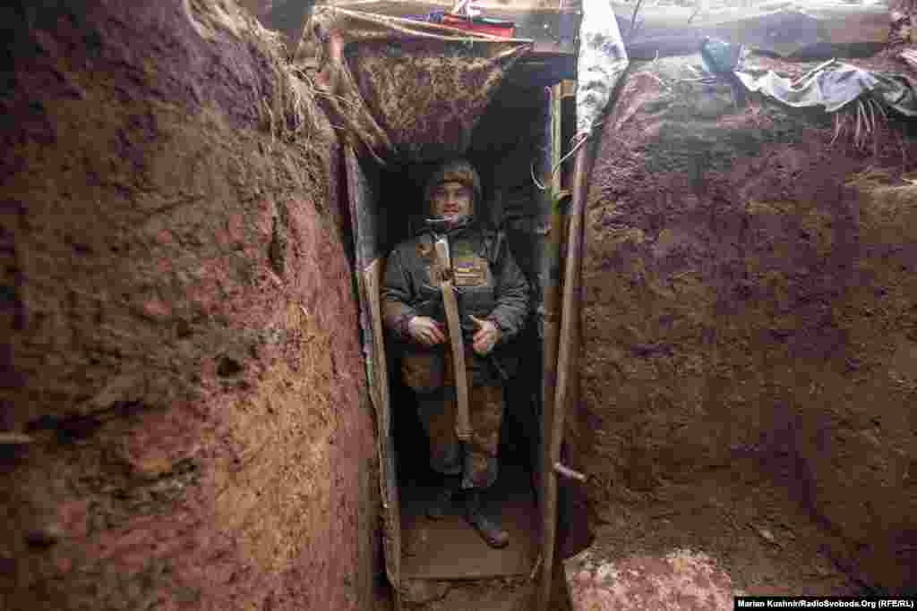 У штабі операції Об’єданих сил повідомили, що через обстріли підтримуваних Росією бойовиків один український військовий напередодні на Донбасі загинув, один зазнав поранення та п’ятеро – бойового травмування