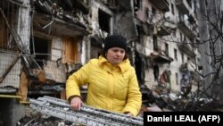 რუსეთის მიერ დაბომბილი სახლი კიევში. 2022 წლის 25 თებერვალი