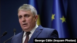 Lucian Bode a spus zilele trecute că îi va da în judecată pe cei care îl acuză că „și-a dosit” teza de doctorat.