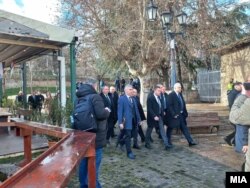 Delegacija iz Bugarske u blizini groba Goce Delčeva, 4. februar 2023. Skoplje
