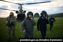 ვოლოდიმირ ზელენსკი (მარცხნივ) და რიში სუნაკი, 8 თებერვალი, 2023 წ.