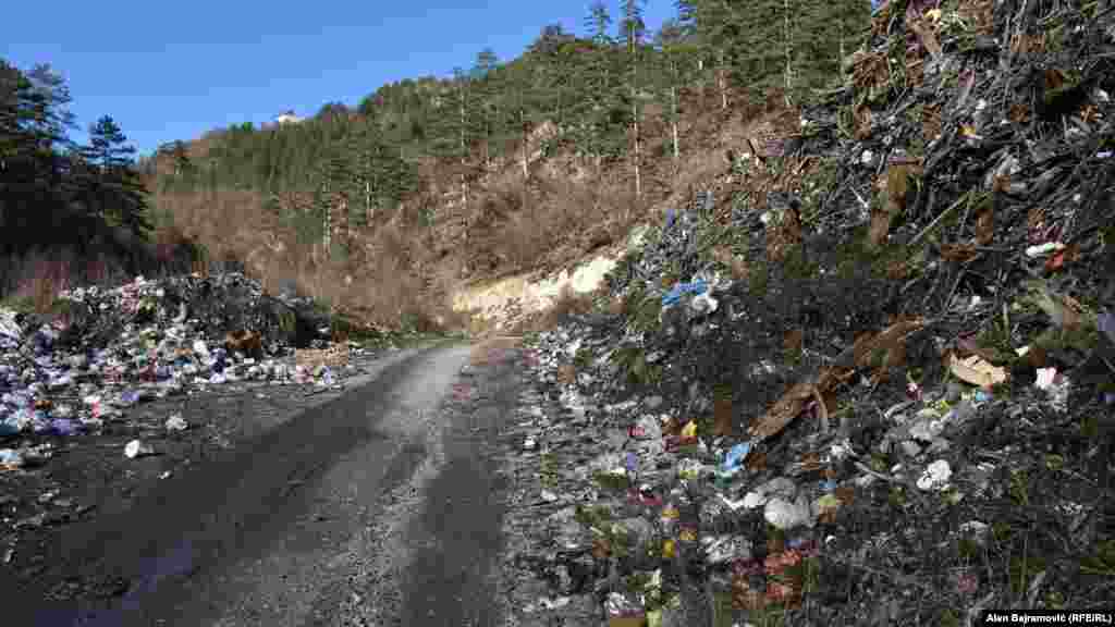 U selo Holijanci kod Višegrada su se nakon rata vratili nekadašnji stanovnici koji traže uklanjanje deponije