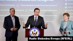  Američki senatori Thom Tillis (lijevo), Chris Murphy (u sredini) i Jeanne Shaheen (desno) na konferenciji za medije u Sarajevu, 20. april 2022. 