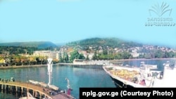 სოხუმის სანაპირო, 1987წელი. ელეფთერ ლაფაჩის ფოტო, ეროვნული საპარლამენტო ბიბლიოთეკის არქივი