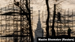 Вид на здание Московского государственного университета