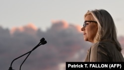 Članica Predstavničkog doma Liz Čejni u obraćanju pristalicama posle stranačkih izbora, 16. avgust 2022. Ubedljiv poraz istaknute Trampove kritičarke na republikanskim izborima u Vajomingu pokazao je izuzetne razmere kontrole bivšeg predsednika nad Republikanskom partijom.