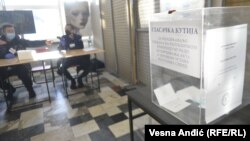 Na referendumu održanom 16. januara građani su podržali promene Ustava Srbije koje predviđaju da će sudije i tužioce birati Visoki savet sudstva i Visoki savet tužilaca, a ne kao do sada Skupština Srbije. Mandat će im biti stalan – od dolaska na funkciju do odlaska u penziju.