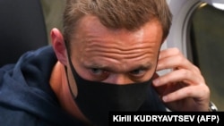 Алексей Навальный за несколько минут до задержания, Москва, аэропорт Шереметьево, 17 января 2021 года