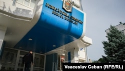 În dosarul examinat la Judecătoria Buiucani sunt vizați mai mulți bancheri și oligarhul Vladimir Plahotniuc.