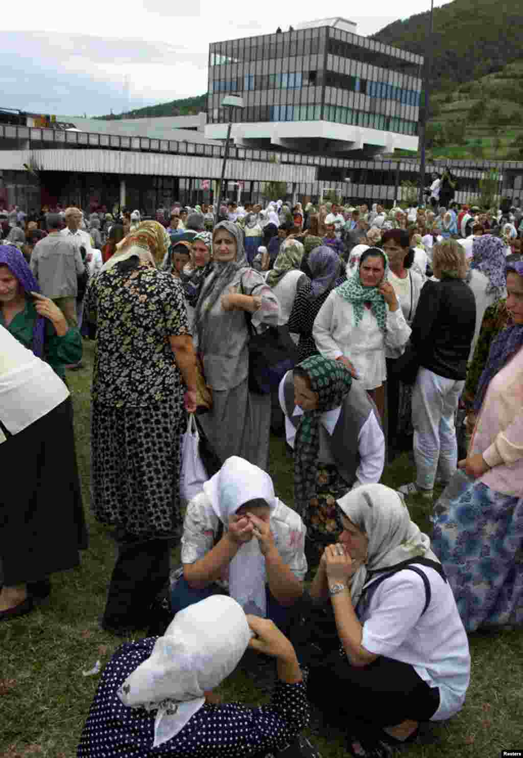 Danas je fabrika Memorijalni centar, a na zidovima i dalje stoje grafiti UN-ovih vojnika o dešavanjima iz jula 1995. Uoči rata u BiH, Fabrika akumulatora je, površinski, sa 120.000 metara kvadratnih bila najveća u istočnoj Bosni. Potpuno je uništena tokom 1992. godine. Slika lijevo je iz 2000. godine sa obilježavanja godišnjice genocida, slika desno iz 2022.