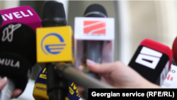 Згідно із запропонованим законопроєктом, ЗМІ в Грузії, які отримують понад 20 відсотків свого доходу з іноземних джерел, повинні зареєструватися як іноземні агенти