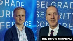 Maksim (Maxim) Samorukov, saradnik Karnegi zadužbine za međunarodni mir sa sedištem u Belorusiji i Edvard Džozef (Edward P. Joseph), predavač Instituta za spoljnu politiku Univerziteta Džons Hopkins sa sedištem u Vašingtonu.