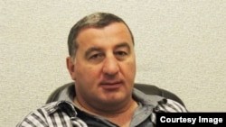 ფინანსურმა პოლიციამ გორში მოქმედი არალეგალური სასმელების ქარხნის გამო 7 ადამიანის დაკავებაზე ინფორმაცია 17 სექტემბერს გაავრცელა - მათგან ერთი მოკრივე და ბიზნესმენი გიორგი კანდელაკი აღმოჩნდა. 