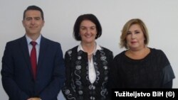 Diana Kajmaković (desno) s vršiteljem dužnosti glavnog tužitelja Tužiteljstva BiH Milankom Kajganićem (lijevo) i bivšom glavnom tužiteljicom BiH Gordanom Tadić; septembar 2019. 