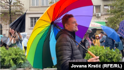 "Policija još nije identifikovao ljude koji su napadali učesnike ne samo Prajda, nego i koncerta, nisu otkrili ni počinioce pretnji". Jedan od organizatora Goran Miletić na Evroprajdu u Beogradu, 17. septembar 2022.