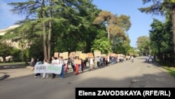 ახალგაზრდების მსვლელობა სოხუმში ბიჭვინთის დასაცავად