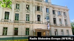 Policijska traka oko zgrade u kojoj je smještena Vlada Kantona Sarajevo, nakon dojave o postavljenoj bombi 25. maja 2022. (Ilustrativna fotografija)