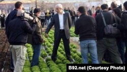 Predsednik Srbije Boris Tadić u plasteniku u selu Vinarce