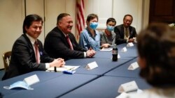 Majk Pompeo, prilikom susreta sa kineskim disidentima u biblioteci Ričarda Niksona, 23. jula 2020.