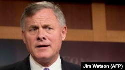 Ni jedna niti druga strana nisu mogle da znaju da ih ruski trolovi podstiču na sukob na ulici te da izazivaju podele među Amerikancima: Ričard Bur