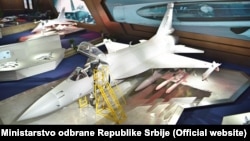 Kina ima dve linije vojne proizvodnje koje mogu da zadovolje sve potencijalne klijente, tvrde upućeni