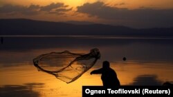 Ribar na Ohridskom jezeru, 12. april 2018.