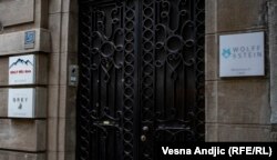 "Zakupac nepokretnosti u ulici Birčaninova 27 bio je Wolff & Stein d.o.o. i nema drugih pravnih i fizičkih lica u zakupu ovog prostora“, tvrdi Dipos u odgovoru za RSE (Birčaninova 27, 20. jun 2019.)