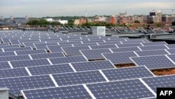 Solarni paneli u Lilu, Francuska, septembar 2013.