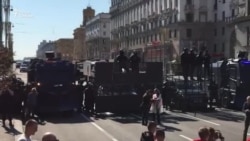 Протести у Білорусі: десятки тисяч людей, ОМОН та військова техніка (відео) Протести у Білорусі: десятки тисяч людей, ОМОН та військова техніка (відео)