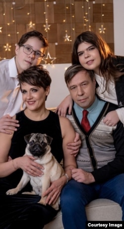 Ирина и Артем Файзулины с детьми