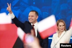 Karol Nawrocki s-ar afla la mică distanță, în spatele primarului Varșoviei, în turul I al alegerilor prezidențiale din Polonia.