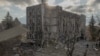 საილუსტრაციო ფოტო. რუსული რაკეტით განადგურებული შენობა ხარკოვის ოლქის ქალაქ იზიუმში 