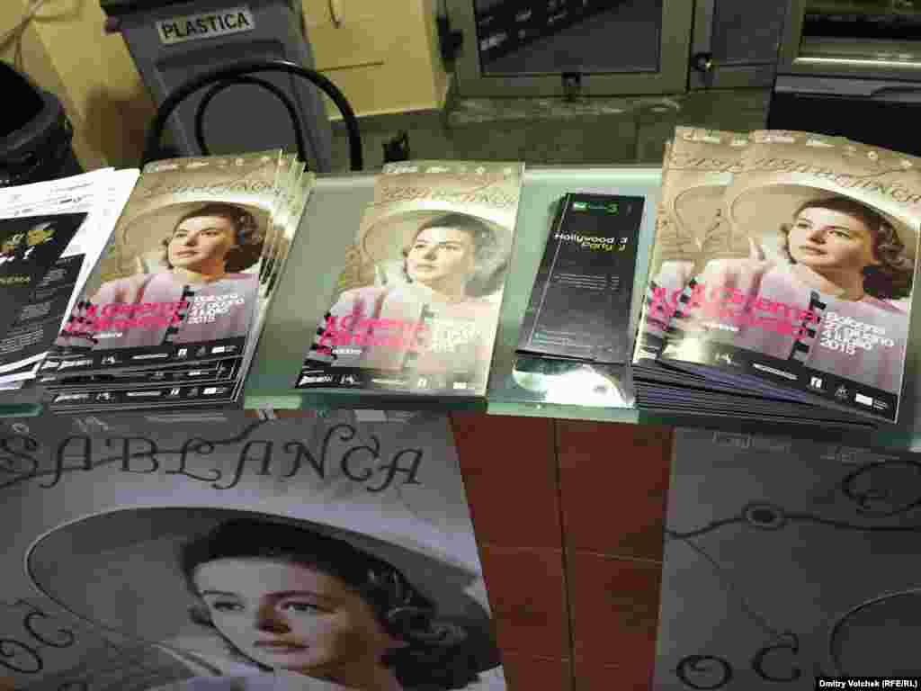 Кадр из "Касабланки" повсюду, но он и вправду завораживающий