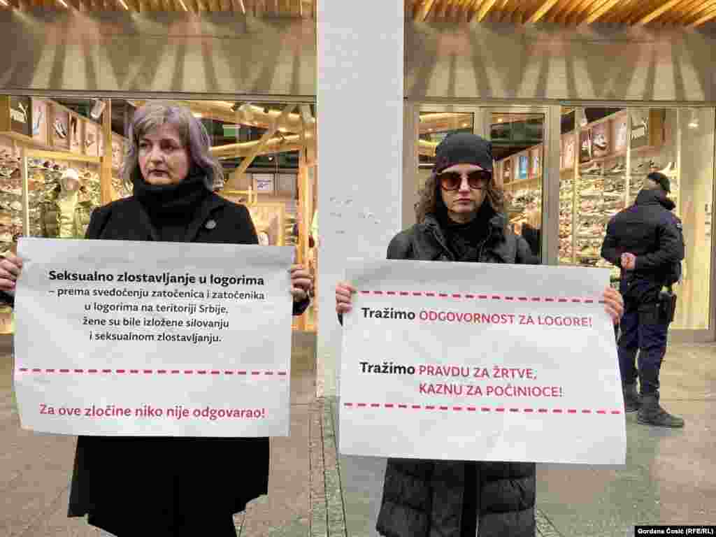 &quot; Tražimo da se pokrenu sudski postupci za osnivanje logora i za ubijanje i mučenje hrvatskih civila i vojnika u logorima u (mestima u Srbiji) Stajićevu, Begejcima, Sremskoj Mitrovici, Aleksincu, Nišu i Beogradu&quot;, stoji u saopštenju &quot;Žena u crnom&quot;. U njemu se podseća da ta organizacija, uz podršku mnogobrojnih aktivista, 15 godina od nadležnih traži dozvolu za postavljanje spomen ploča na mestima logora. &nbsp;