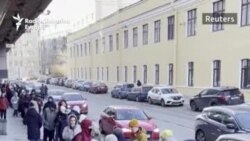 Rusi povlače gotovinu u strahu od sankcija Rusi povlače gotovinu u strahu od sankcija