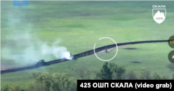 Первый штурм украинских военных с использованием мотоциклов. Фрагмент из видео, опубликованного полком "Скала"