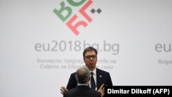 Predsednik Srbije Aleksandar Vučić (na fotografiji) se dosledno drži metoda „reče mi jedan čovek“