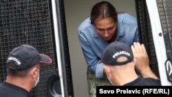 Crna Gora -- Policija dovodi Marinu Krstović na saslušanje kod tužioca, u Podgorici, 27. avgusta 2021.