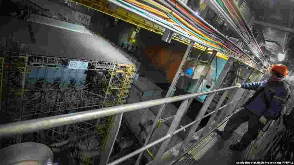 За эту черту посетителей не пускают – там высокий уровень радиации. Токсичное облако, выпущенное чернобыльским реактором во время аварии 1986 года, по силе эквивалентно 400 атомным взрывам в Хиросиме.  