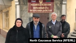 Поддержать Джамбулата Гасанова пришли Патимат и Муртазали Гасангусеновы, 3 апреля 2019 г.