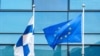 Финский флаг и флаг Евросоюза