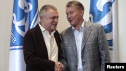 У Києві в лютому чекають на перші результати роботи Олега Блохіна (на фото праворуч) як керманича «Динамо» – команда вперше пройшла з ним повний тренувальний цикл і значно оновилася