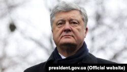 Під час візиту Петро Порошенко проведе переговори зі своїм ізраїльським колегою Реувеном Рівліном, прем’єр-міністром Ізраїлю Біньяміном Нетаньягу і спікером Кнесету Ізраїлю Юлієм Едельштейном