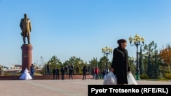 Spomenik preminulom predsedniku Islamu Karimovu u Samarkandu