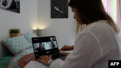 Podaci Evropske fondacije za unapređenje uslova života i rada (Eurofound), ukazuju da od izbijanja pandemije, više od trećine zaposlenih u zemljama EU radi od kuće.